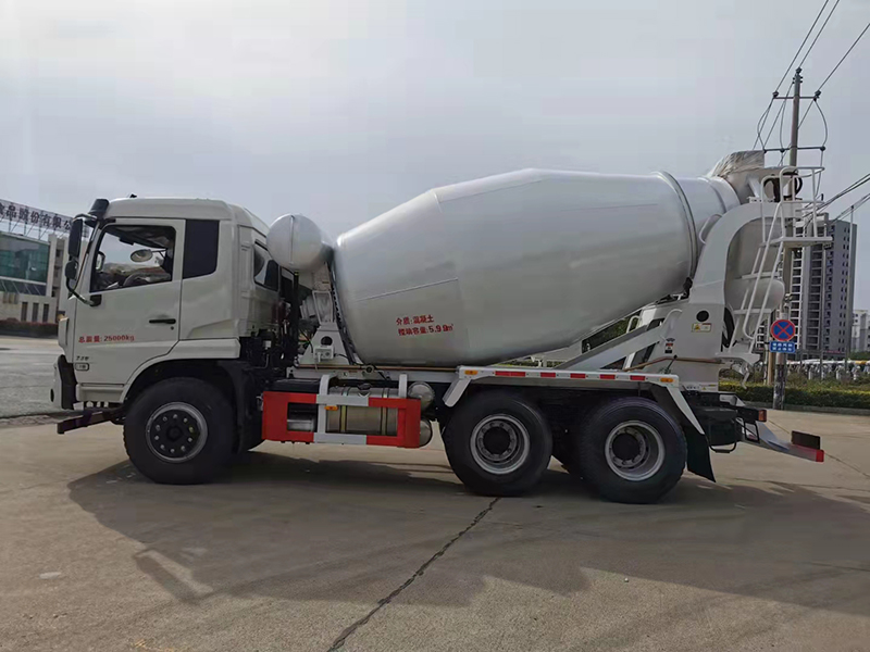 航天萬(wàn)山 后八輪攪拌車(chē)