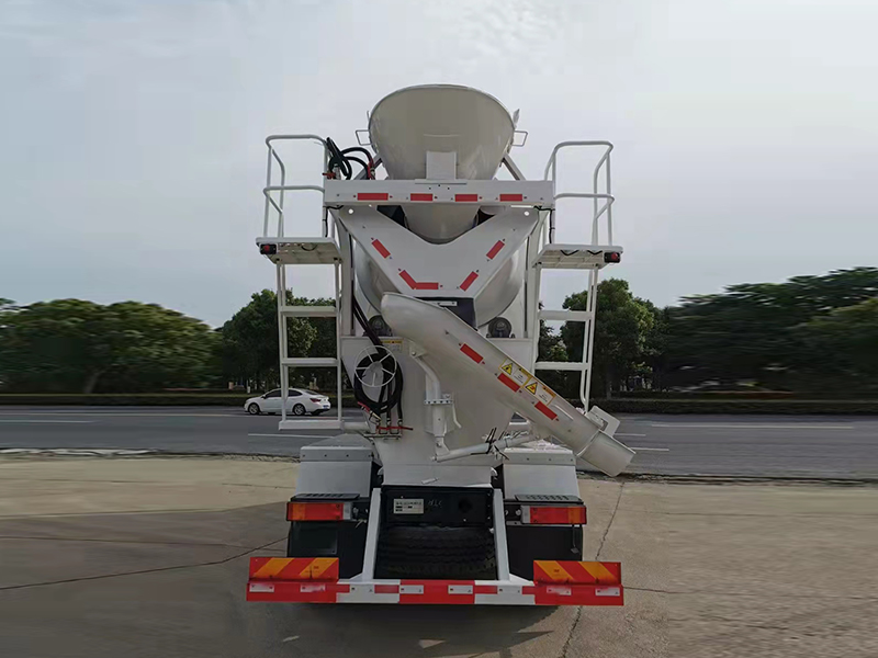 航天萬(wàn)山 后八輪攪拌車(chē)