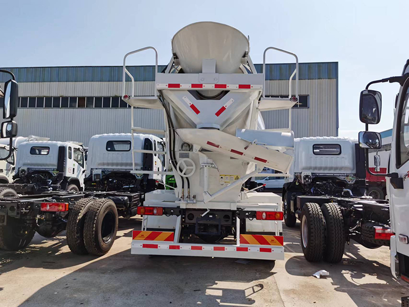 東風S600單橋5.5攪拌車