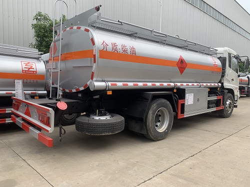 12.65方 東風(fēng)多利卡油罐車