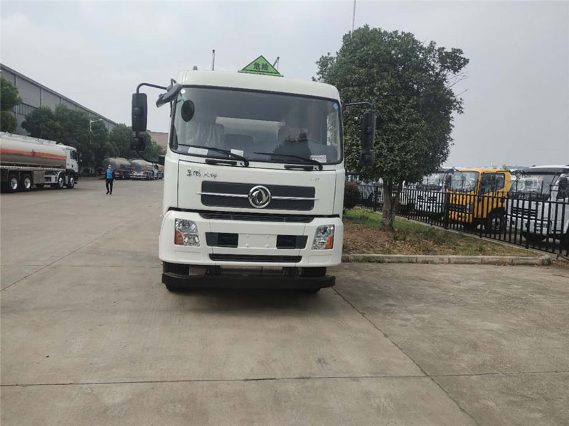 14.3方東風(fēng)天錦 油罐車