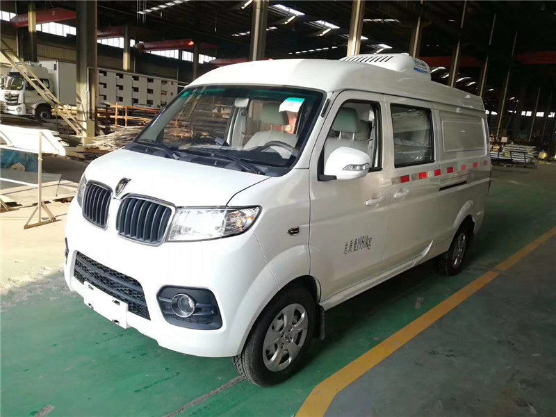 金杯雙排面包冷藏車(chē)