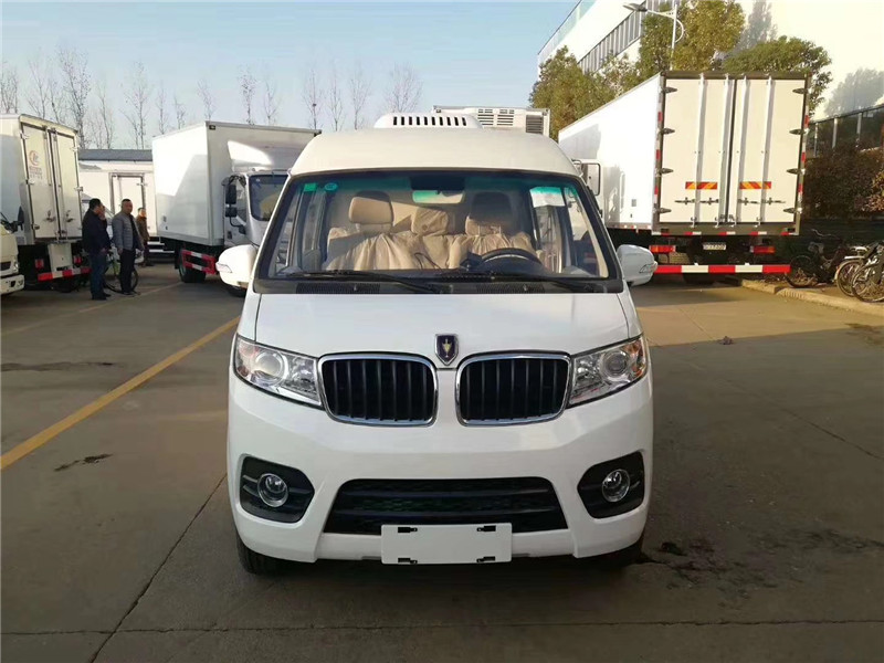 金杯雙排面包冷藏車(chē)