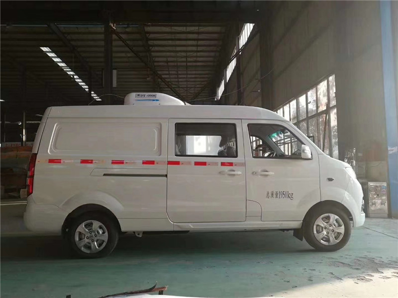 金杯雙排面包冷藏車(chē)