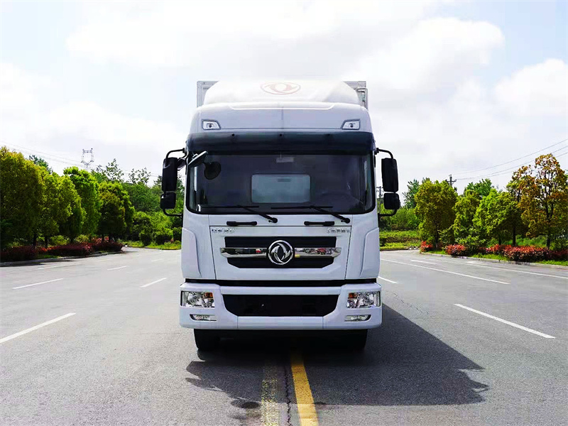 東風多利卡6.8米冷藏車