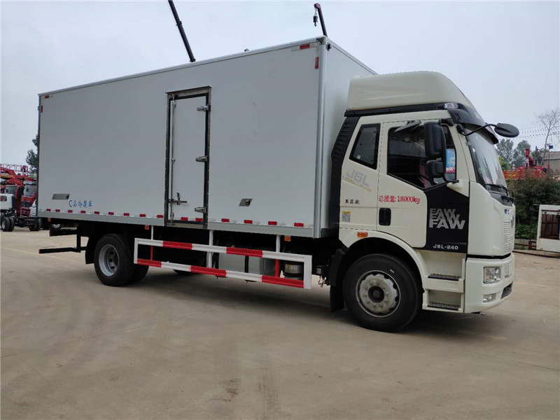 解放J6L高頂雙臥6.8米冷藏車