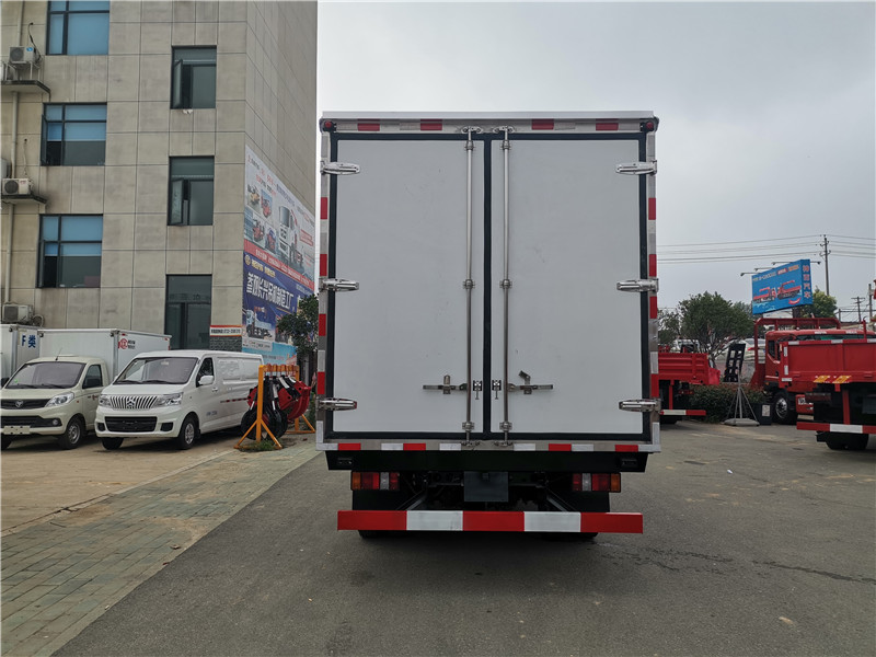 江鈴凱運4.2米肉鉤冷藏車