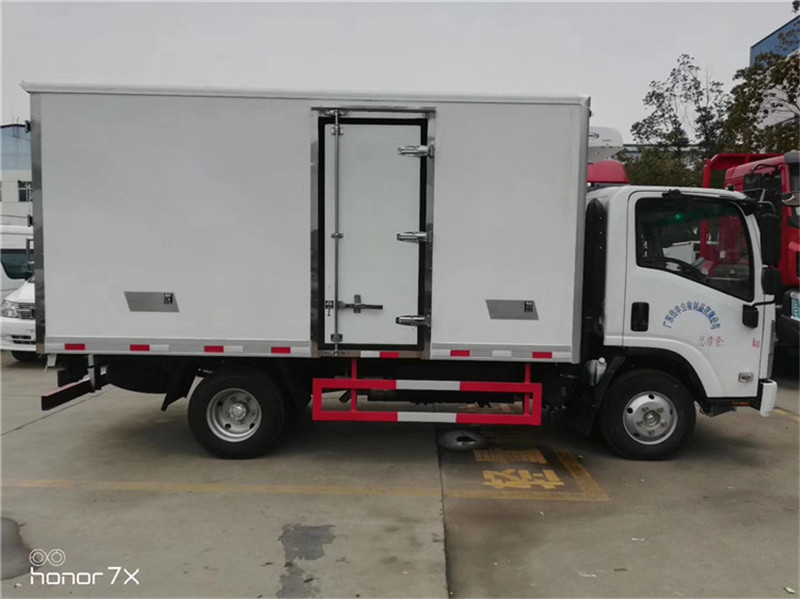 慶鈴五十鈴KV100藍(lán)牌冷藏車