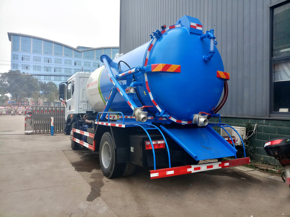 12方東風D9 吸污車