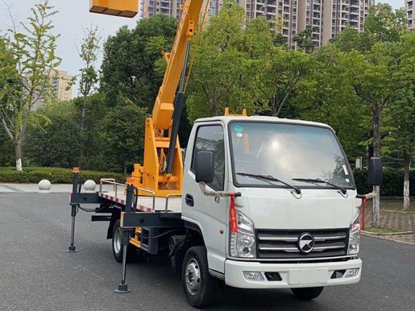 華通凱馬汽油高空作業車