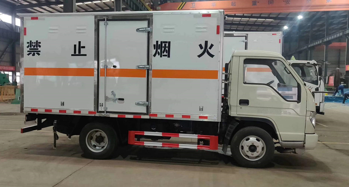 福田時(shí)代 3.7米爆破器材運(yùn)輸車