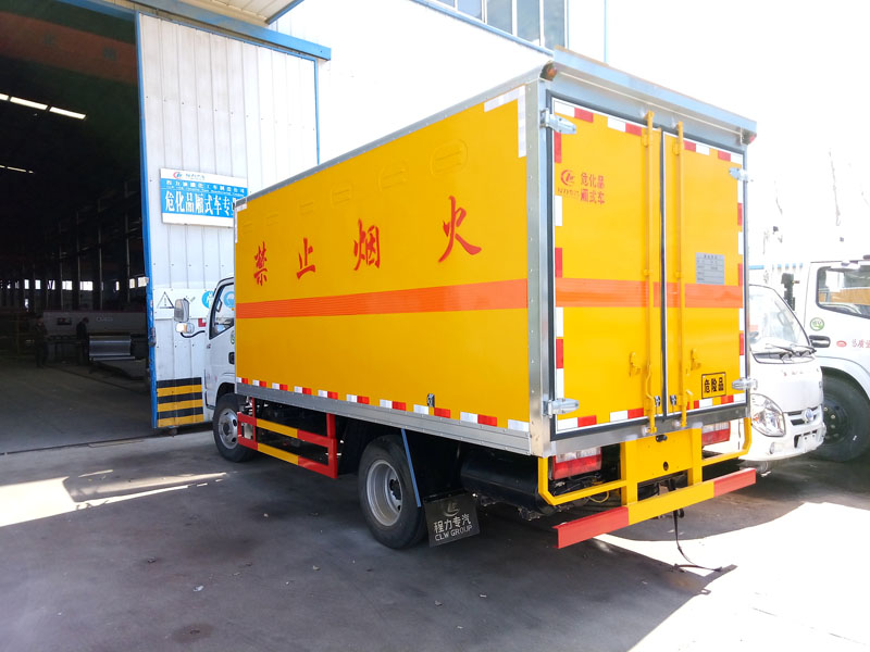 多利卡4.1米(3.4噸)液體廂式車