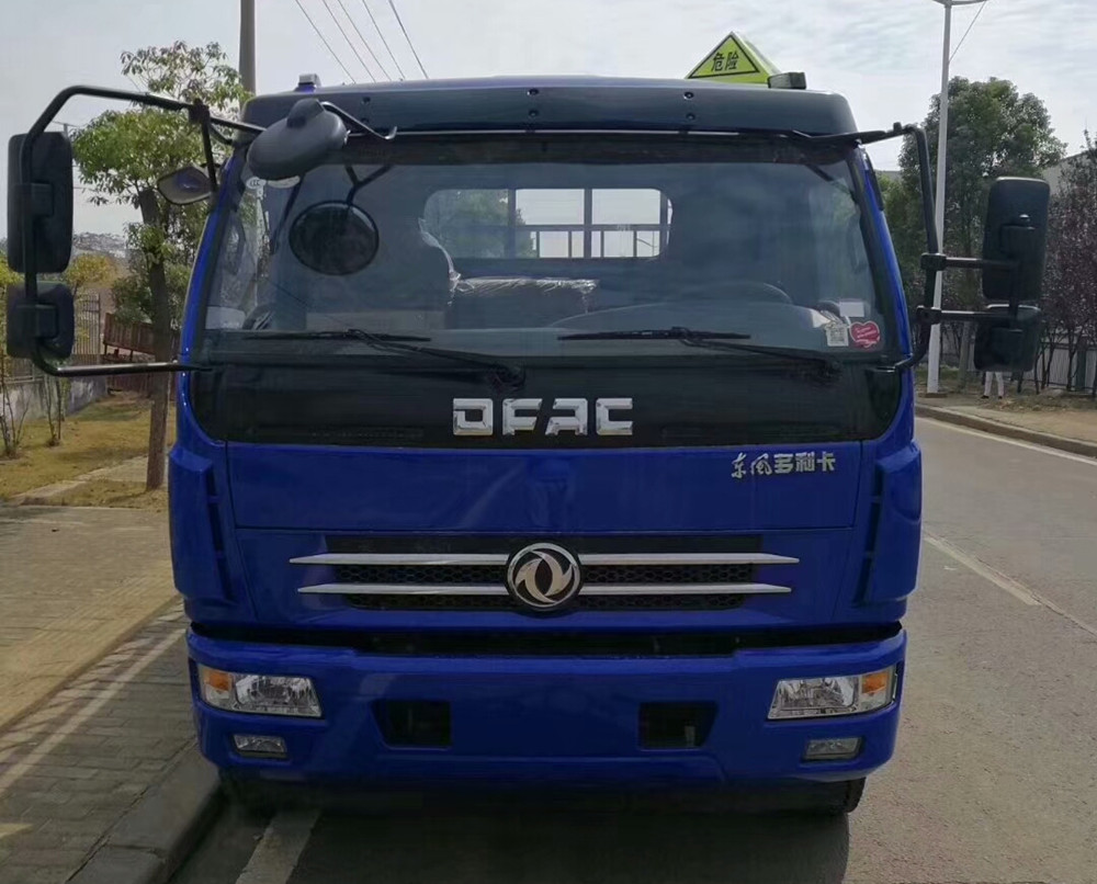 東風(fēng)6米5額載8.5噸氣瓶運輸車