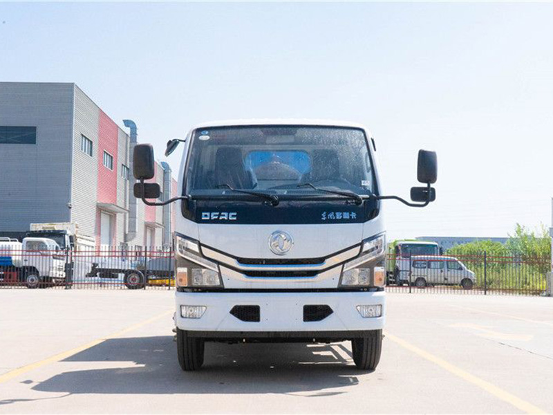 藍(lán)牌東風(fēng)多利卡5方勾臂垃圾車